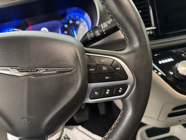 Used 2022 White Chrysler Touring L image 13