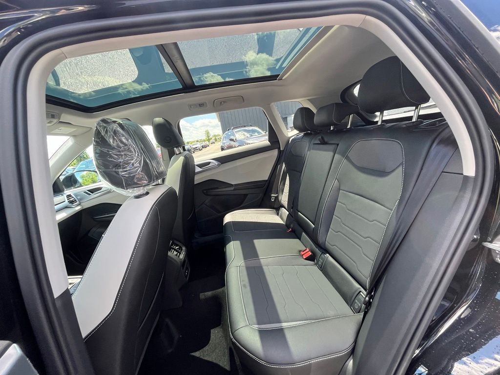New 2026 Black Volkswagen 1.5T SE image 24