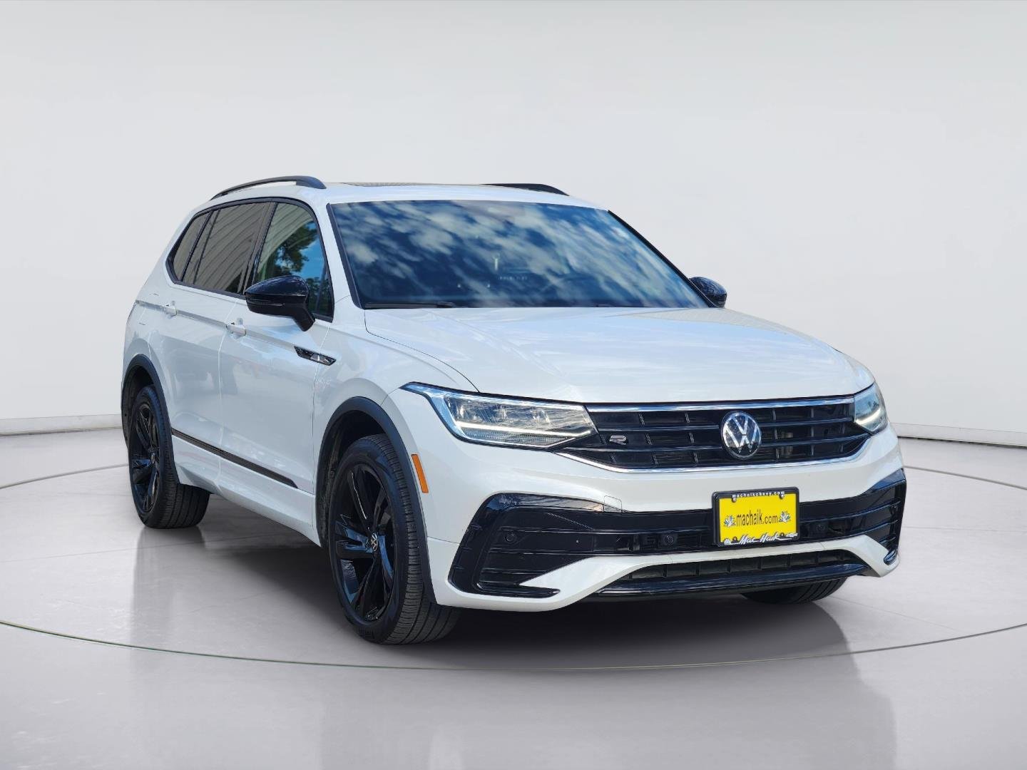 2024 Volkswagen Tiguan photo 3 of 33