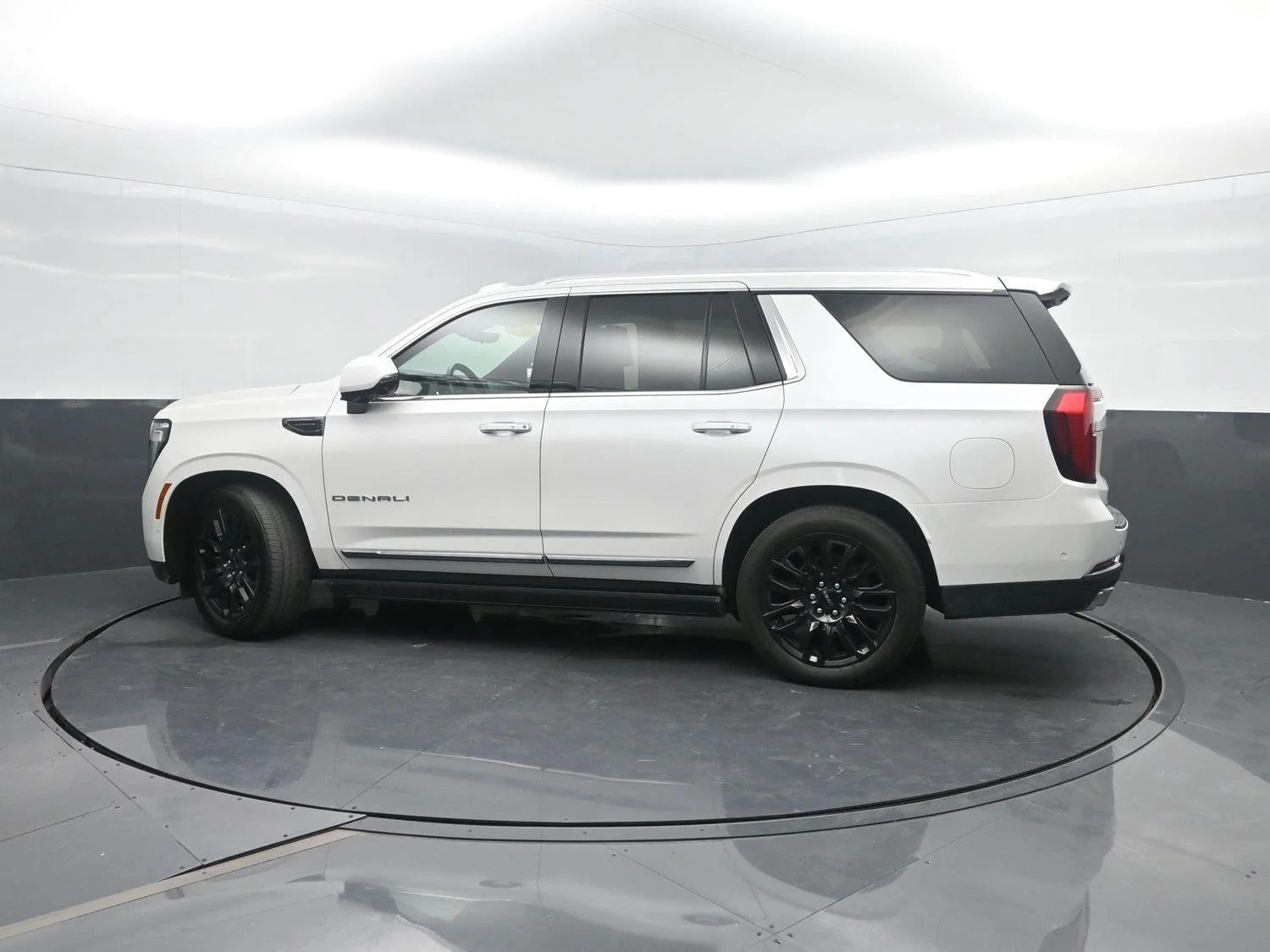 2025 GMC Yukon Denali Ultimate - Photo 49