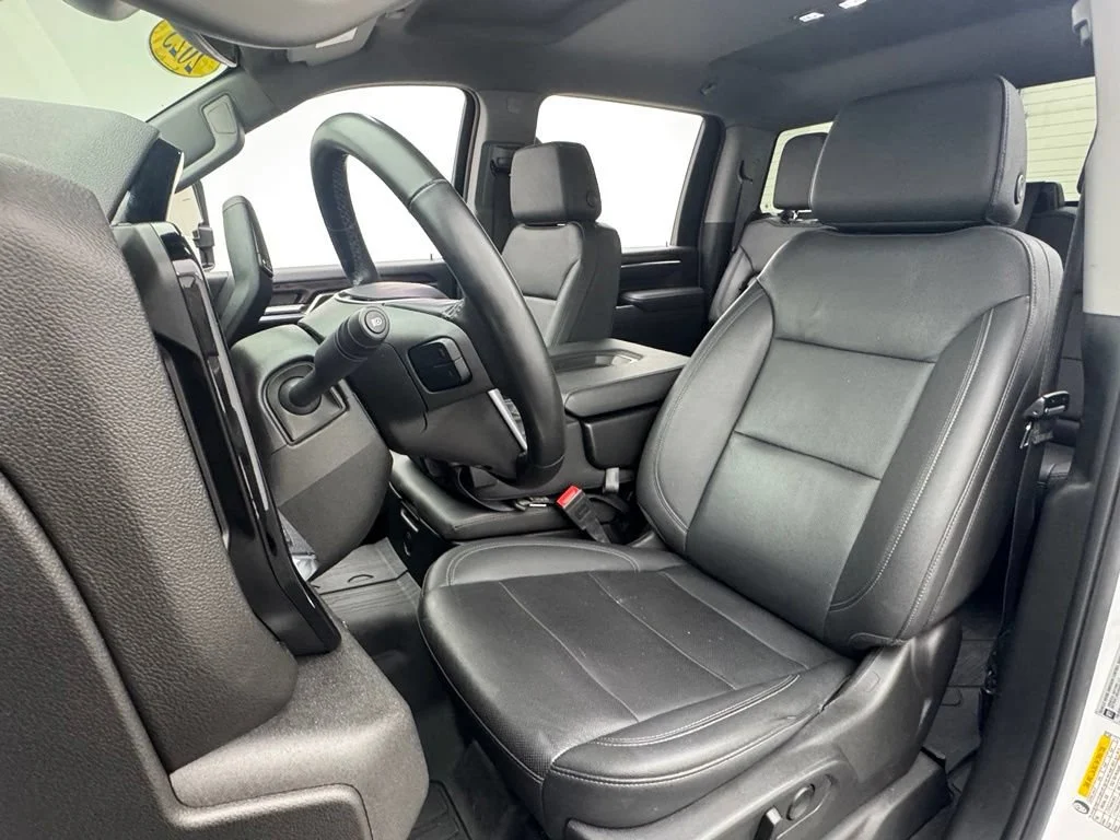 Used 2025 Summit White GMC SLT image 18