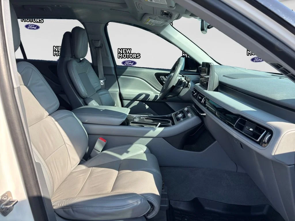 Used 2020 White Metallic Lincoln Reserve image 15