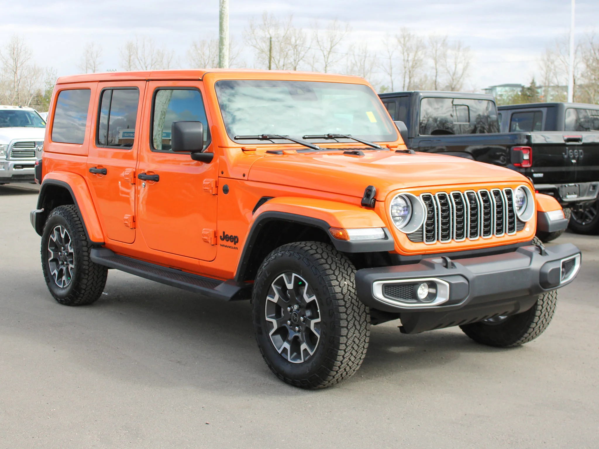Certified Used 2025 joose Jeep Sahara * V6 | McKinley Leather Seats | Trailer Tow Group | Apple CarPlay | Alpine | Adaptive Cruise image 9
