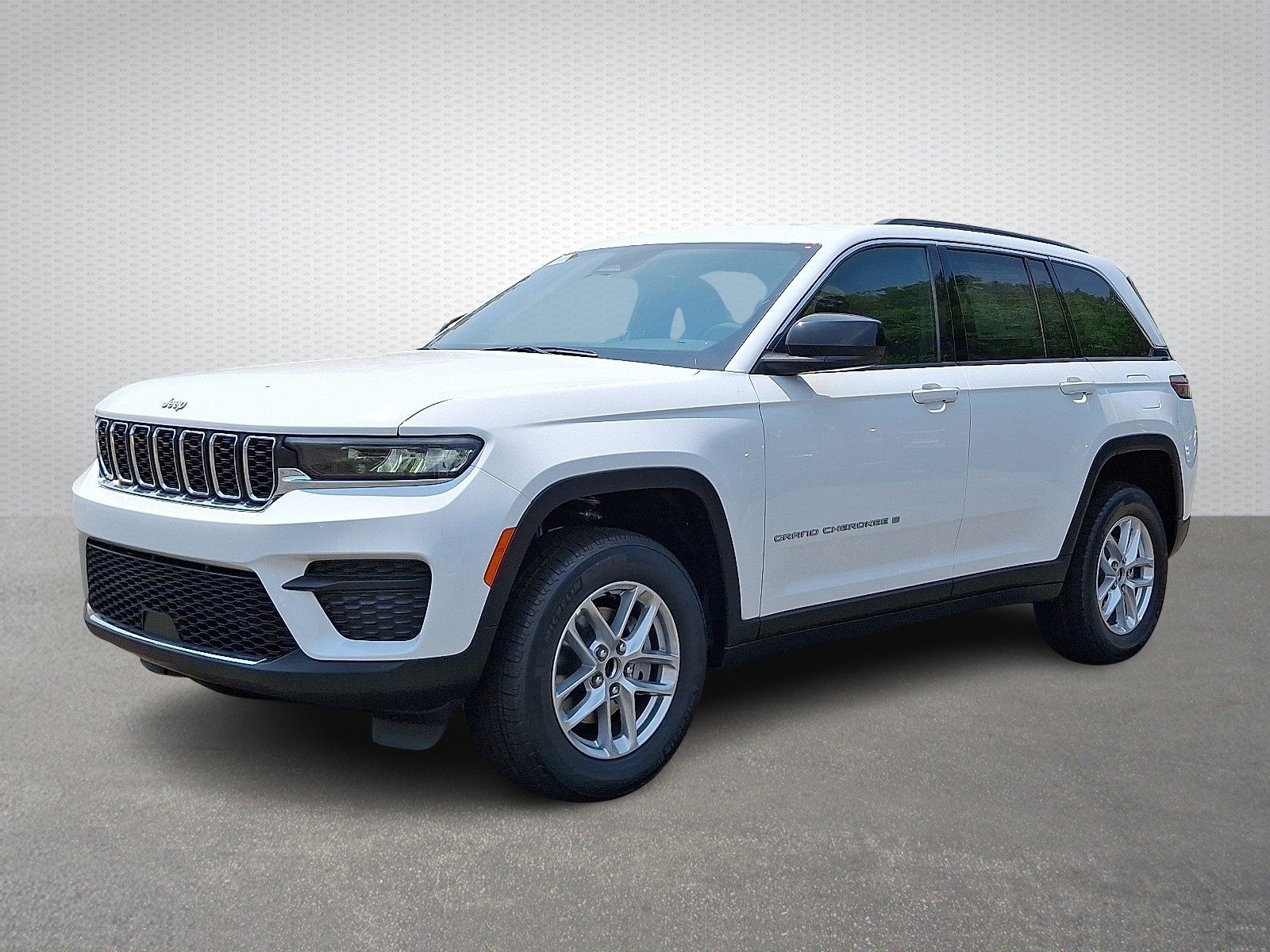 New 2026 Bright White Clear-Coat Exterior Paint Jeep Laredo X 4x4 image 2
