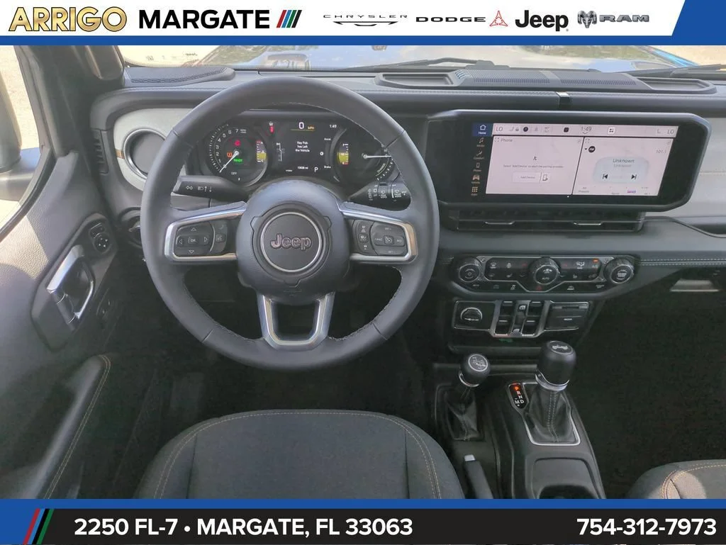 Used 2025 Granite Crystal Metallic Clearcoat Jeep Sahara image 17