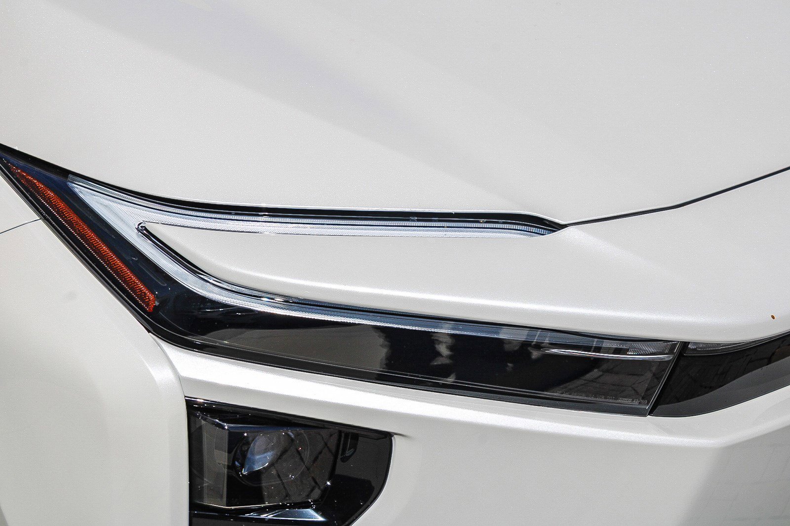 New 2026 Wind Chill Pearl <sup>1</sup> Toyota  XLE image 4