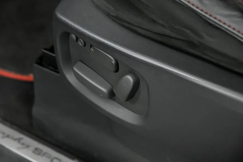 Used 2013 Santorini Black Metallic Land Rover Autobiography image 23