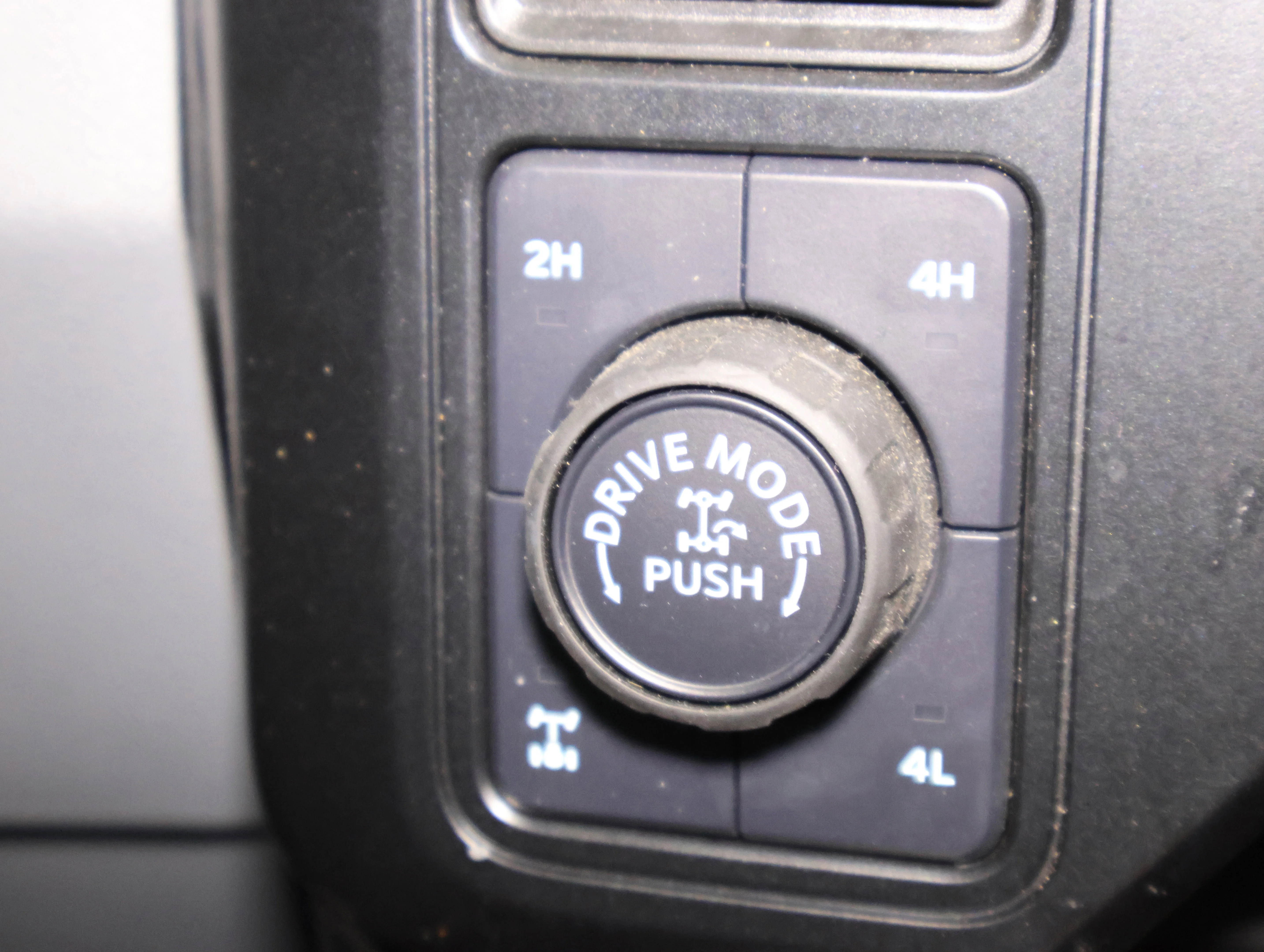 Used 2024 Agate Black Metallic Ford XLT image 41