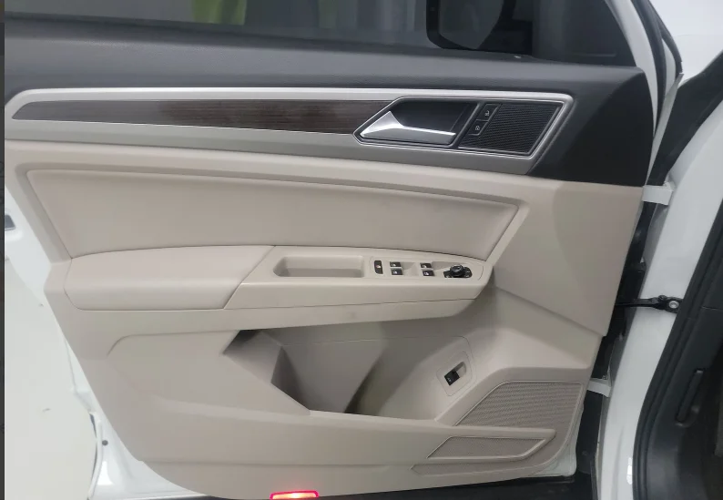 Used 2019 White Volkswagen 2.0T SE w/Technology image 13