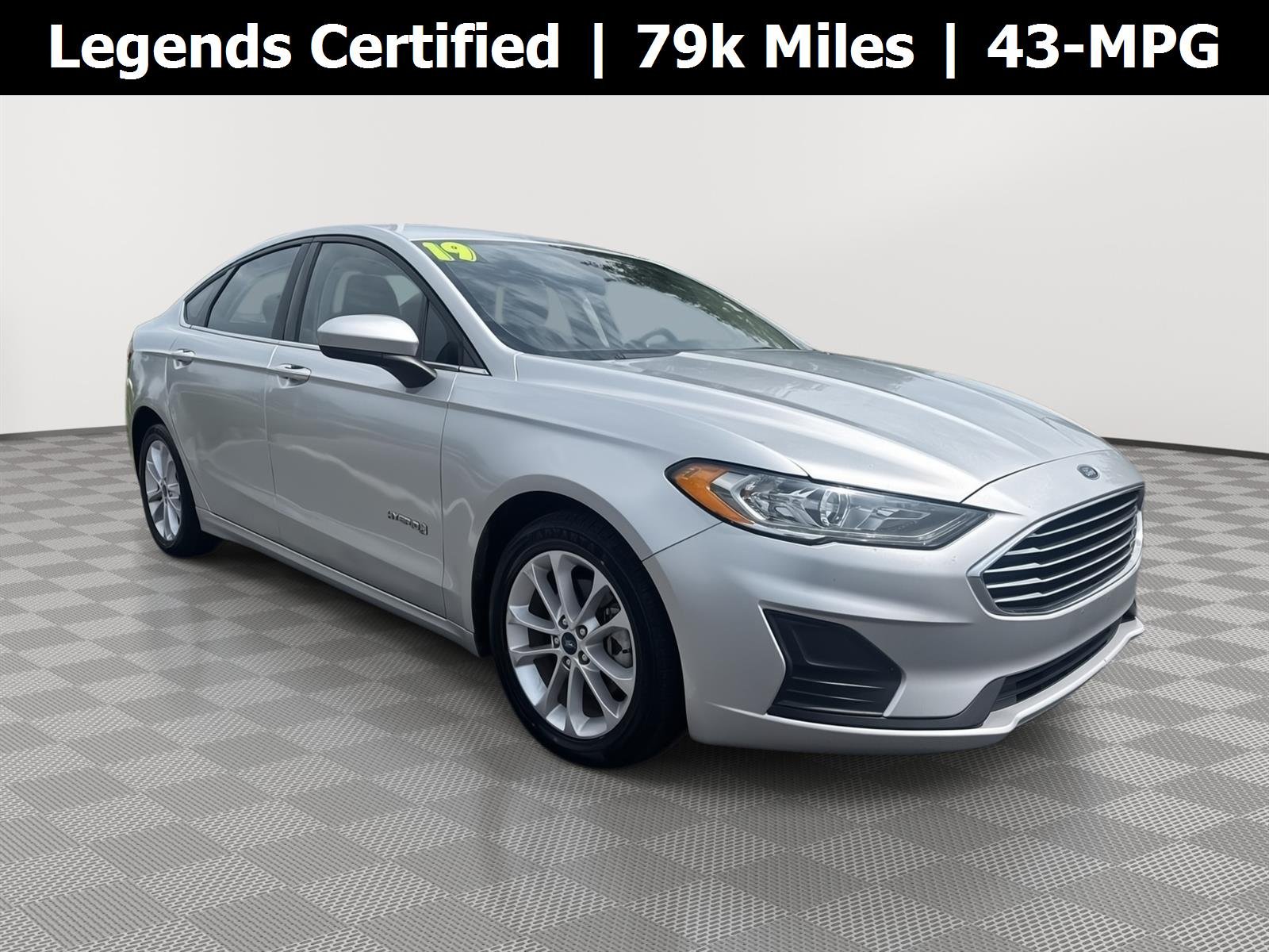 Used 2019 Ingot Silver Ford SE image 1