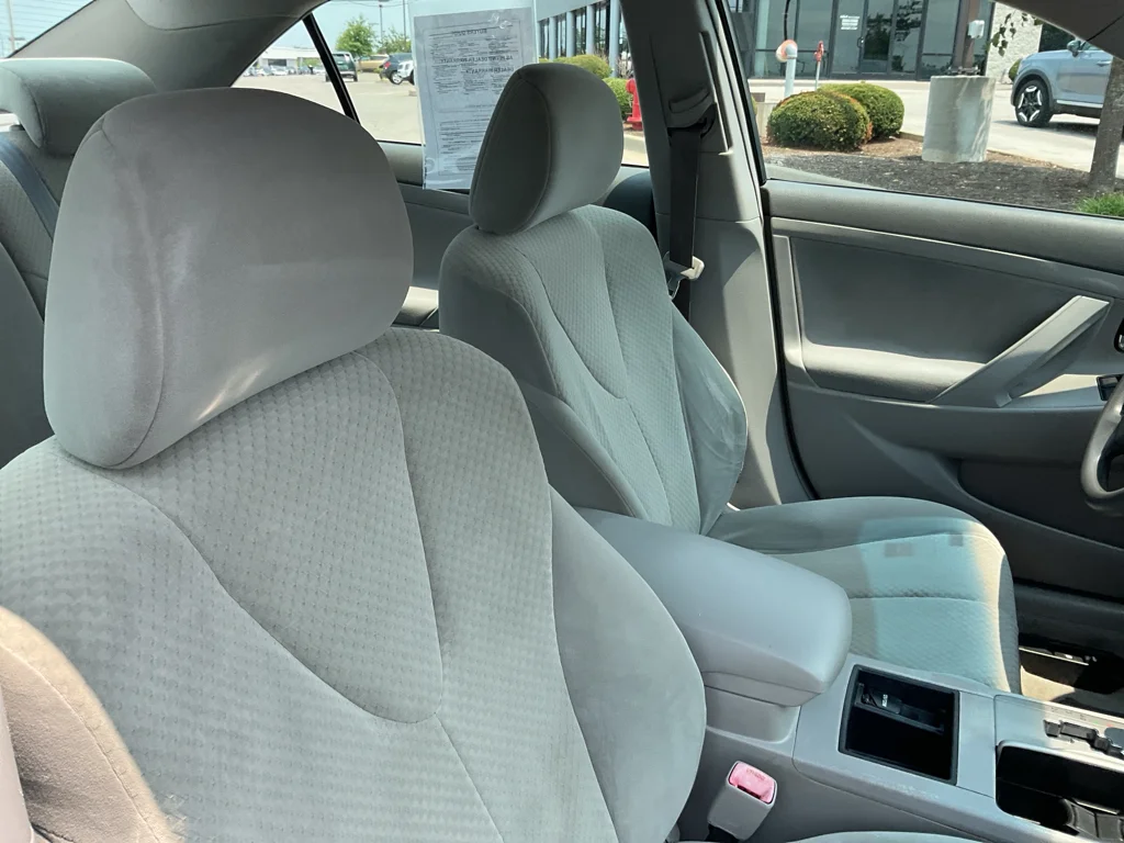 Used 2007 Titanium Metallic Toyota LE image 11