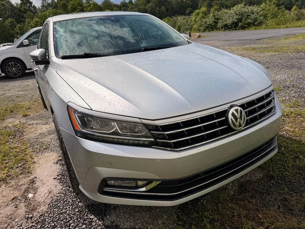 Used 2016  Volkswagen  image 11