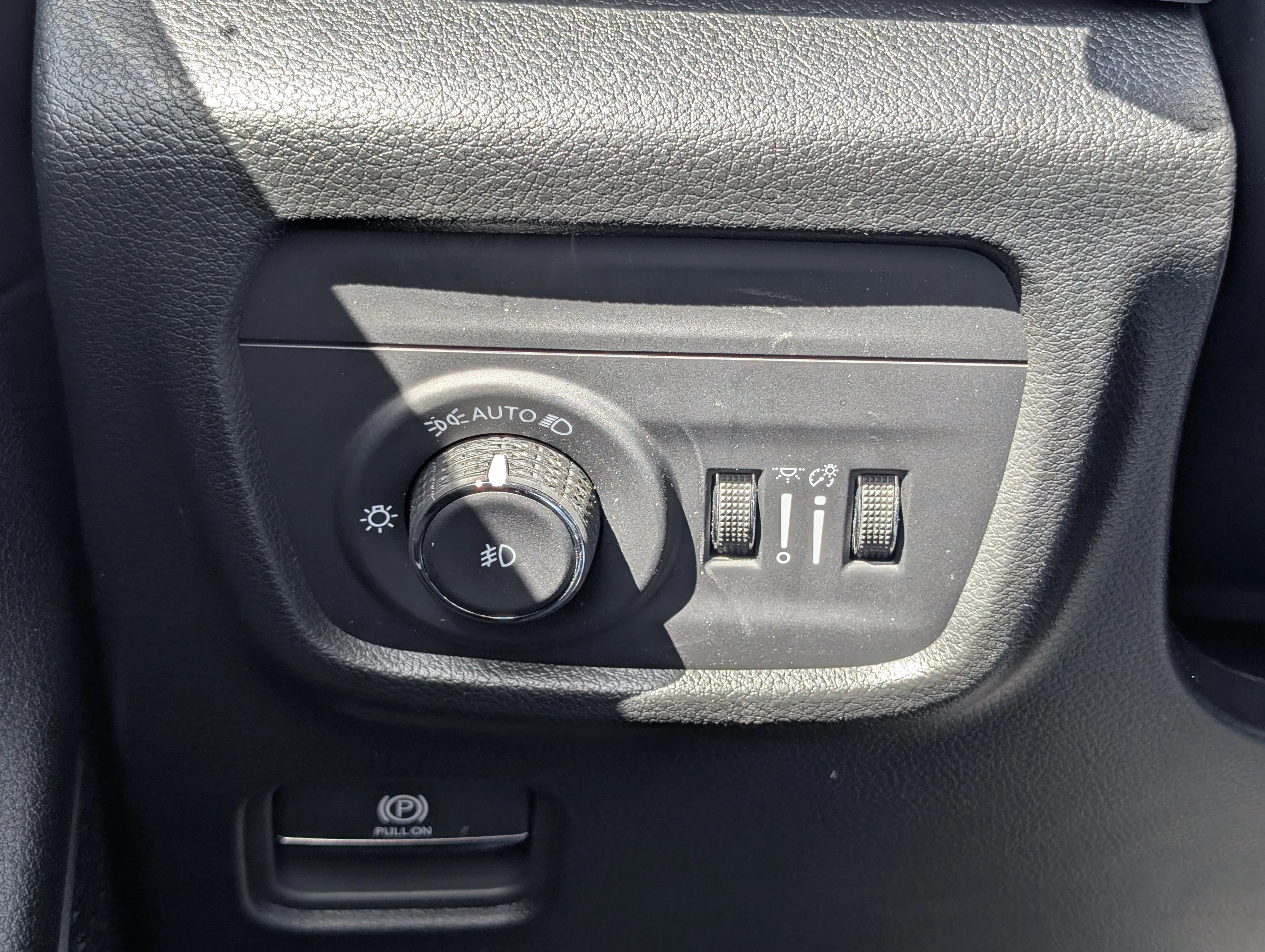 Used 2025 Baltic Grey Metallic Jeep Limited image 28