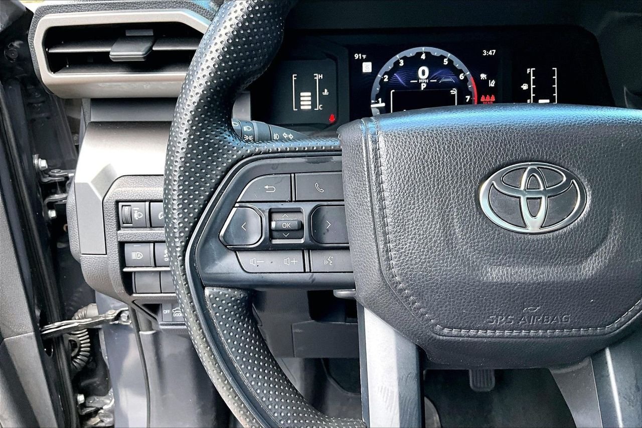 Used 2025  Toyota SR5 image 10