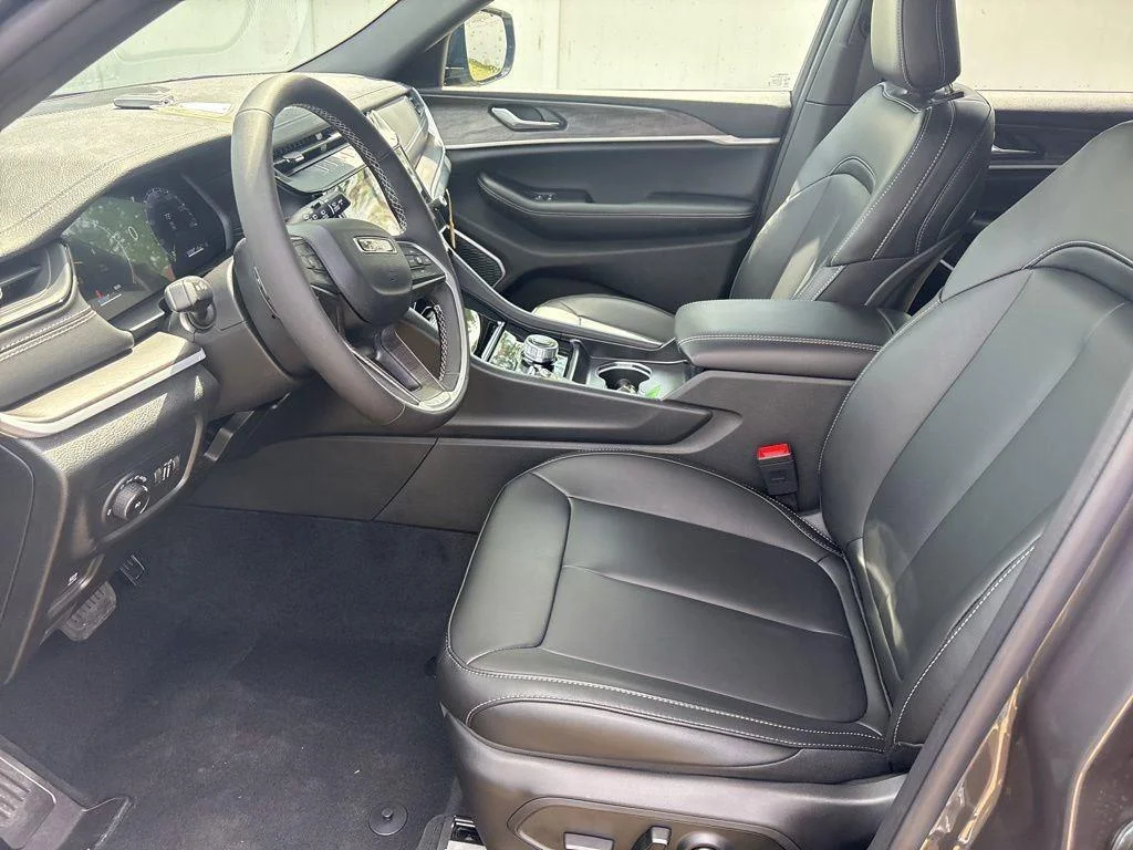 New 2026 Baltic Gray Metallic Clearcoat Jeep Limited image 9