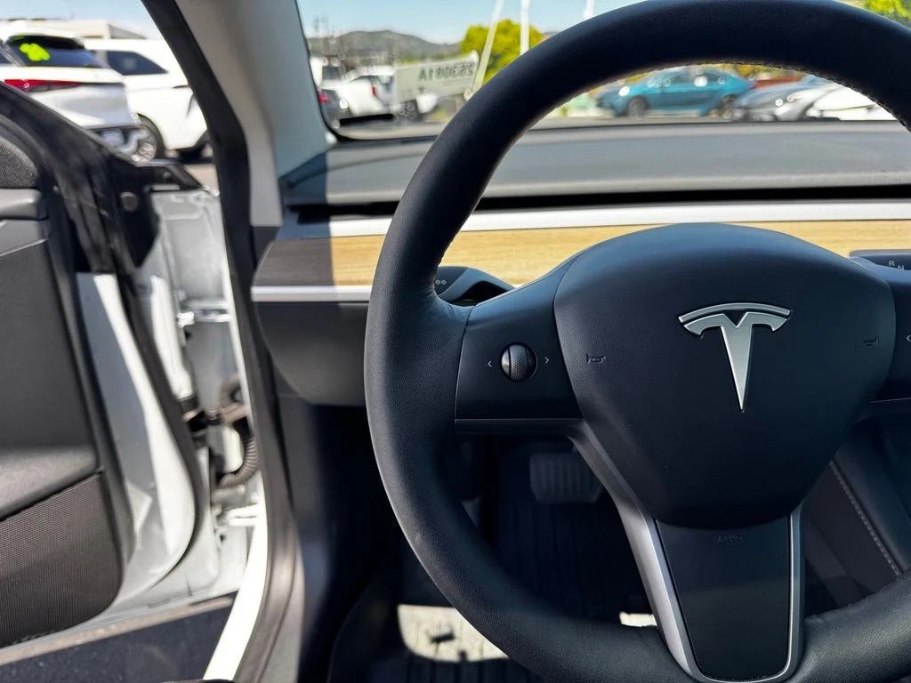 Used 2023  Tesla Base image 24