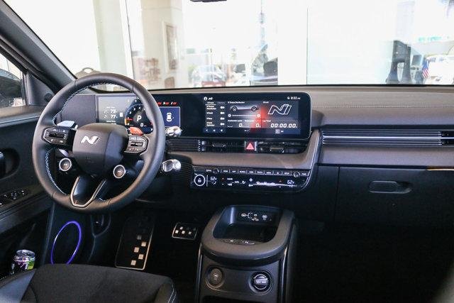 2025 Hyundai IONIQ 5 N - Photo 12