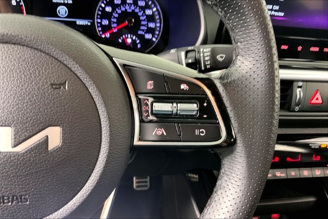 Used 2022 White Kia GT-Line image 11