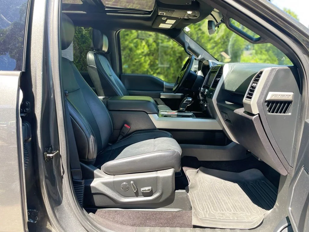 Used 2017 Magnetic Ford Lariat image 25