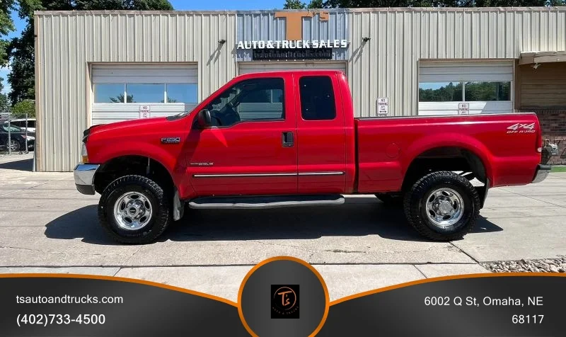 Used 2000 Red Ford Long Bed image 1