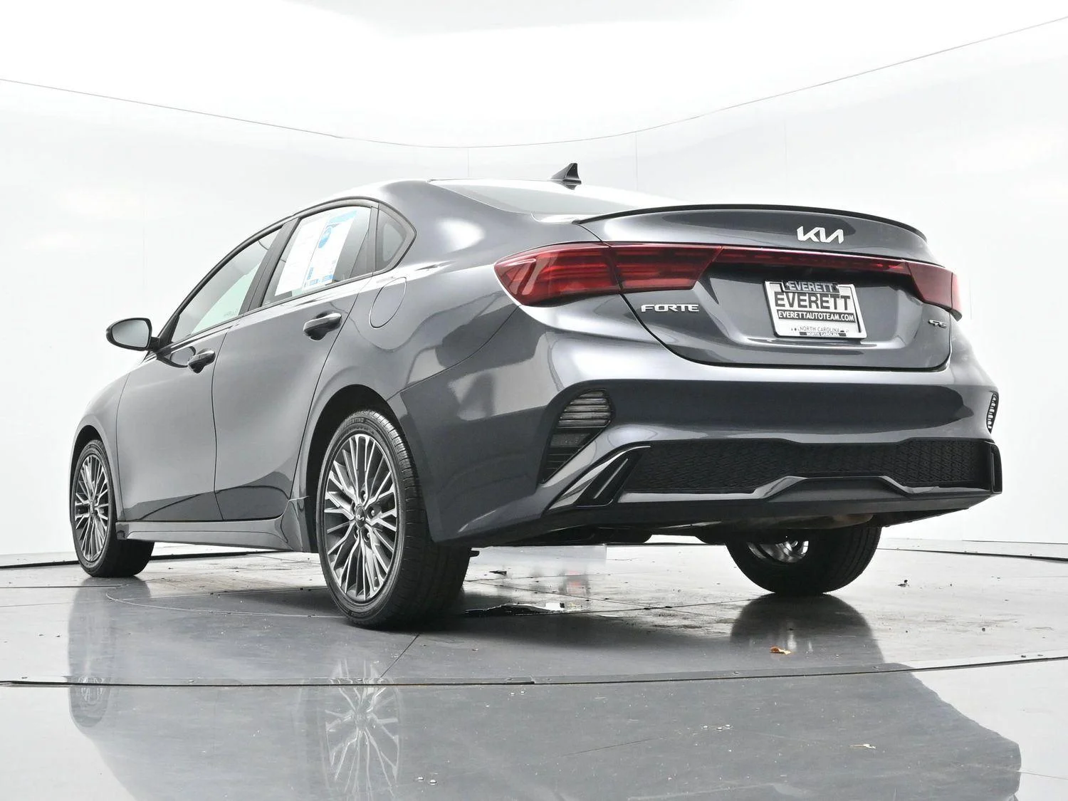 Used 2022 Gravity Gray Kia GT-Line image 46