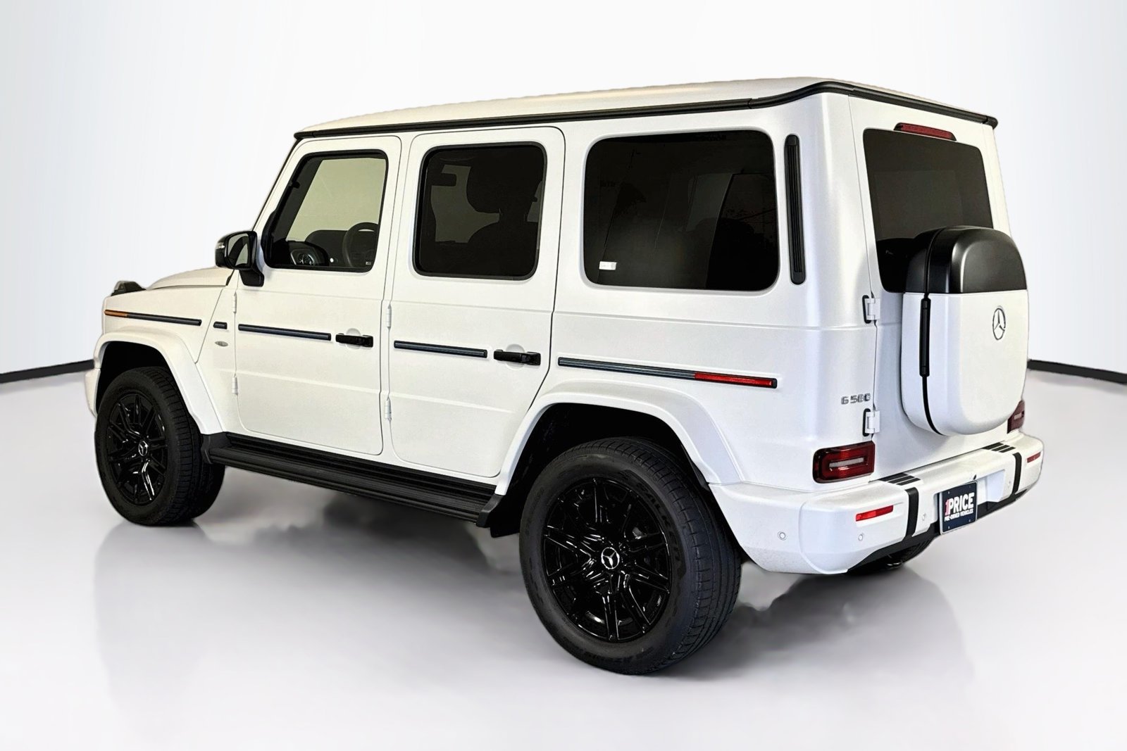 Used 2025 Manufaktur Moonlight White Magno Mercedes-Benz G 580e image 7