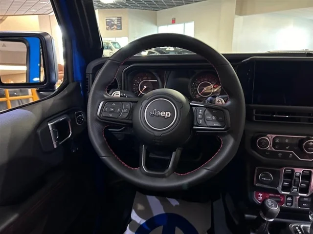 New 2024 Hydro Blue Pearl-Coat Exterior Paint Jeep Rubicon 392 image 10