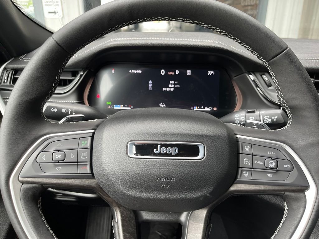 New 2026 Silver Zynith Exterior Paint Jeep Laredo Altitude image 30