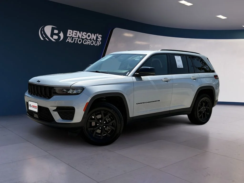 Used 2025 Silver Jeep Altitude image 1