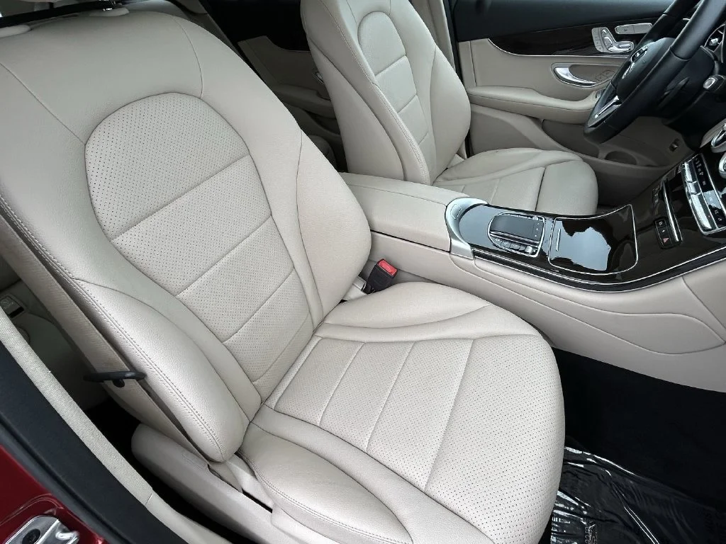 Used 2021 designo Cardinal Red Metallic Mercedes-Benz GLC 300 image 10
