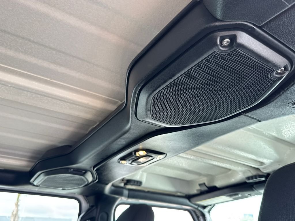 Certified Used 2023 White/off-white Jeep Sahara image 19