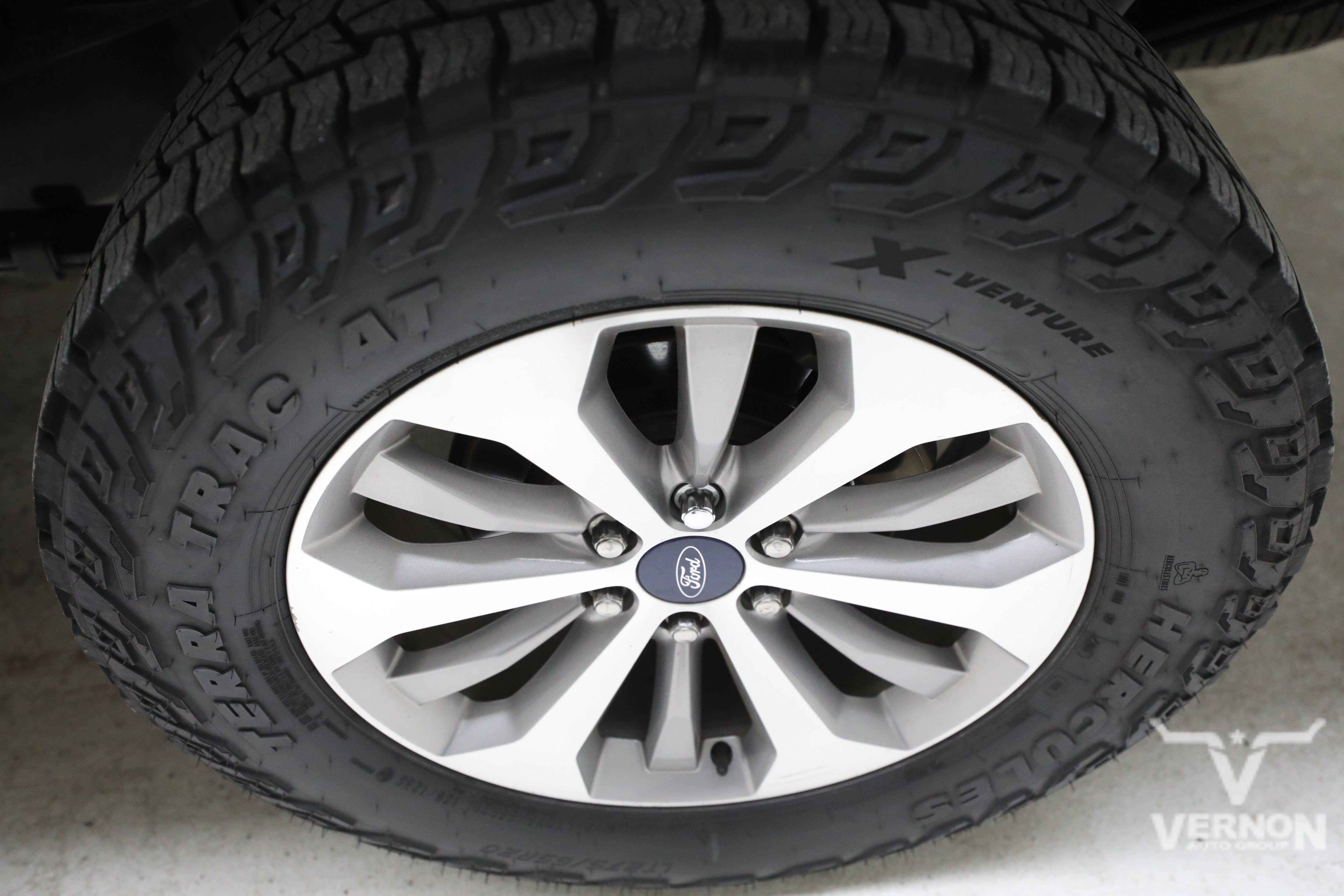 Used 2017 Shadow Black Ford Y image 30
