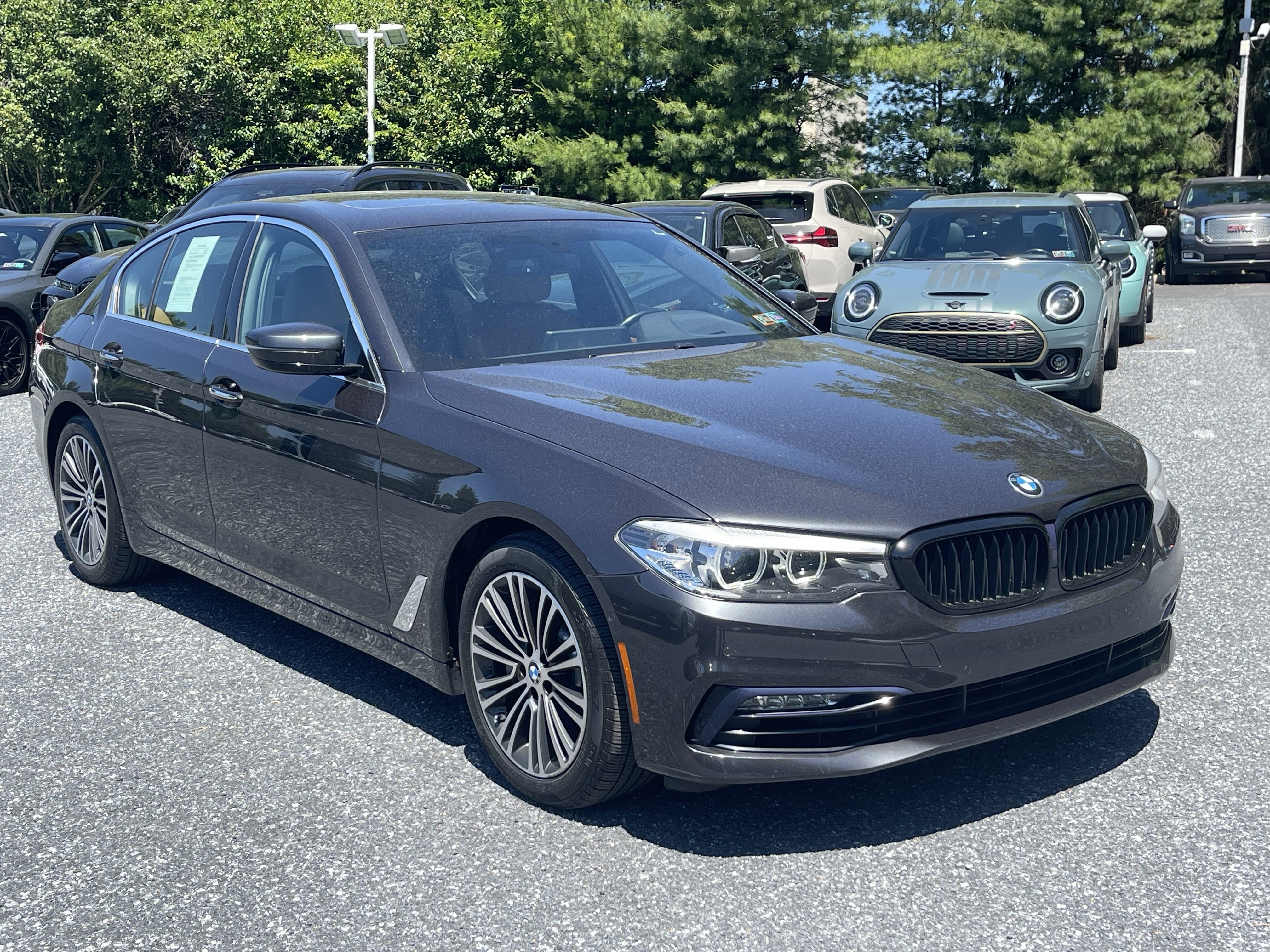 Used 2017 Dark Graphite Metallic BMW 530i xDrive image 3