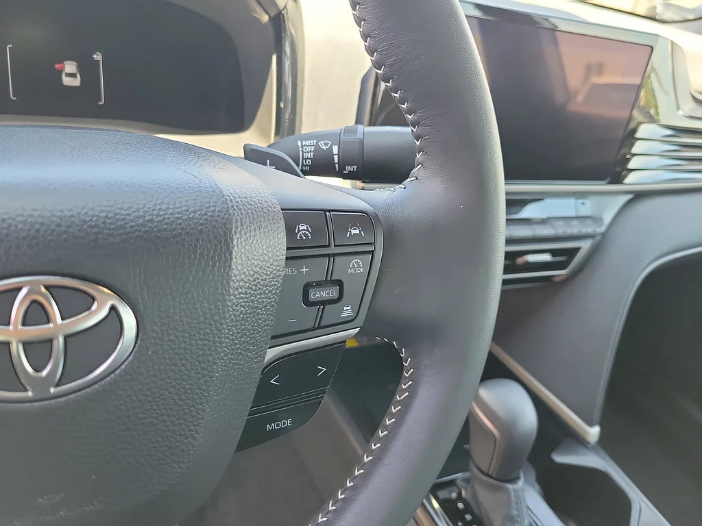 Used 2026 Ice Cap Toyota SE image 22