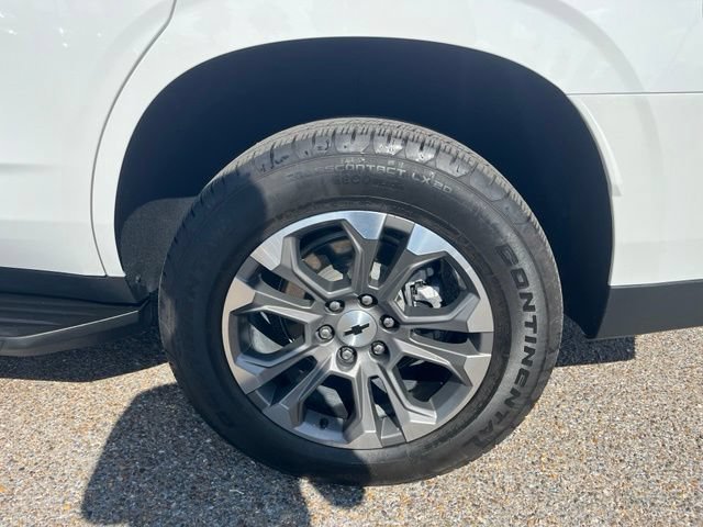 Used 2025 Summit White Chevrolet LS image 10