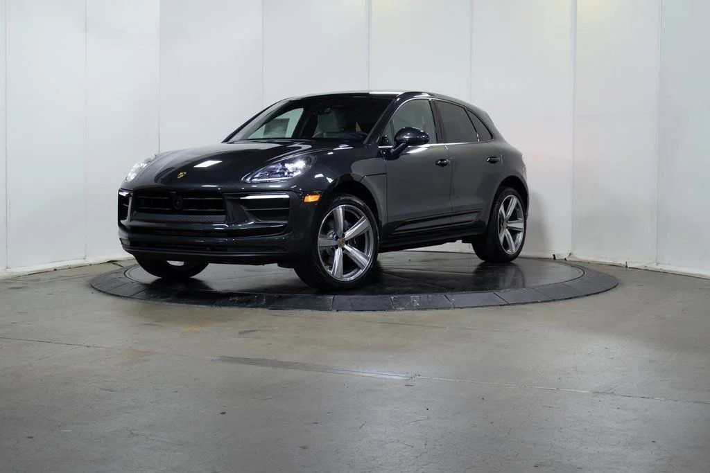2025 Porsche Macan's photo