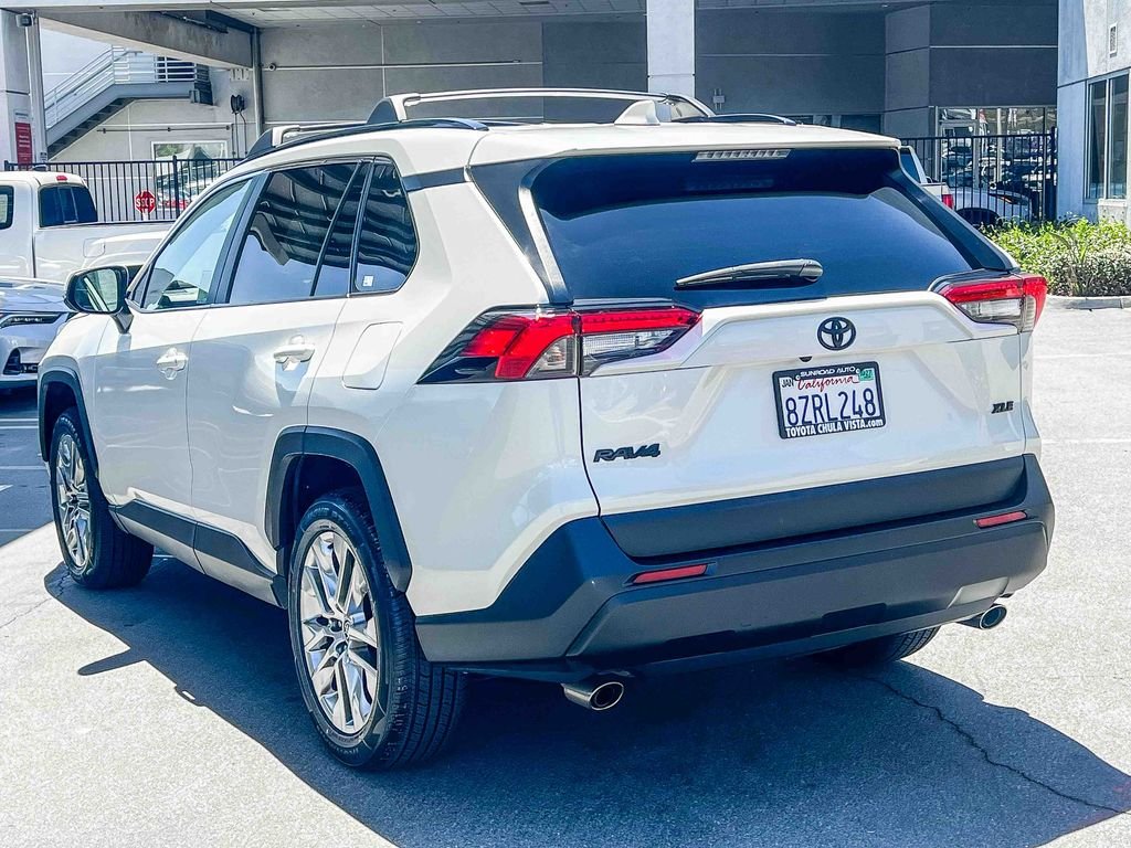 Used 2021 White Toyota XLE Premium image 4
