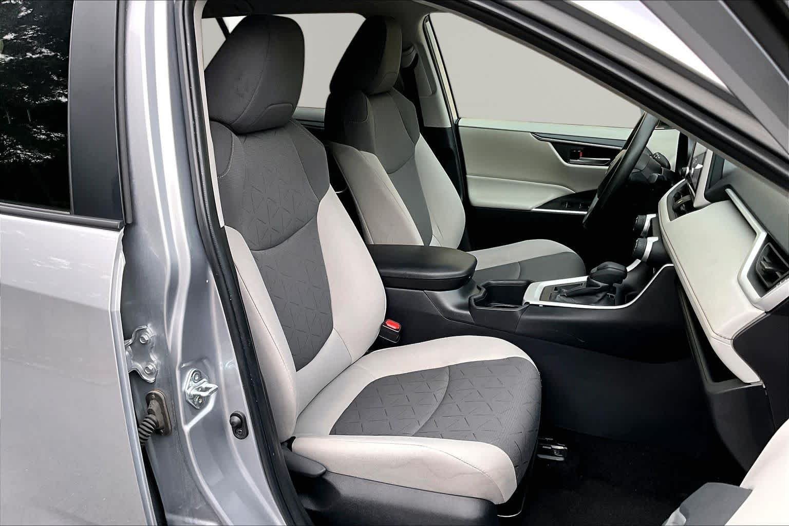 Used 2025 Silver Sky Metallic Toyota XLE image 9