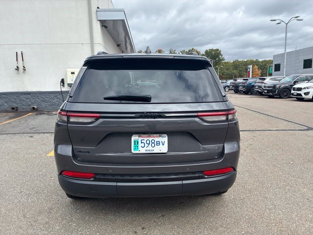 Used 2023 Baltic Gray Metallic Clearcoat Jeep Altitude X image 4