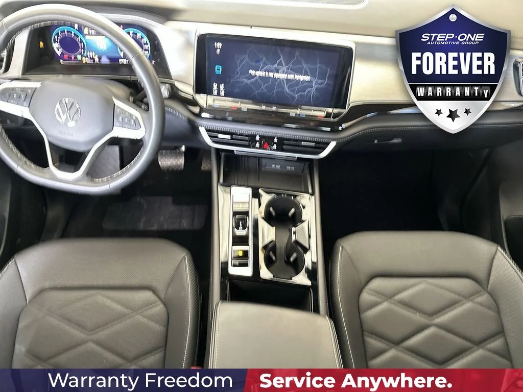Used 2025  Volkswagen 2.0T SE w/Technology image 18