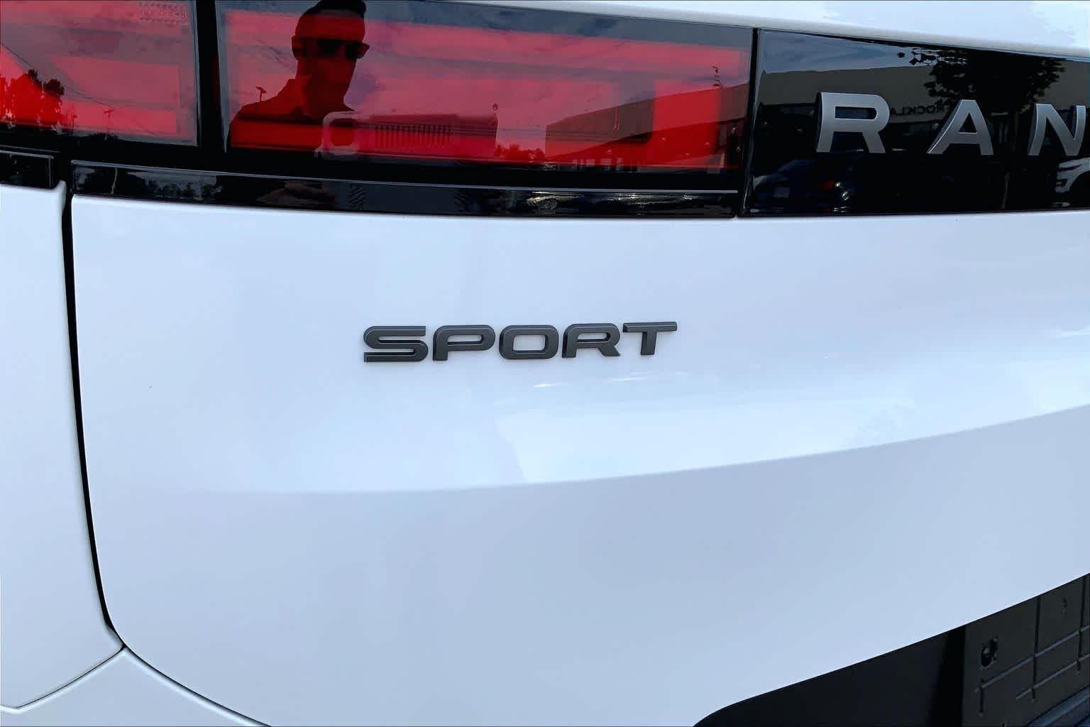 Used 2023 Fuji White Land Rover SE image 11