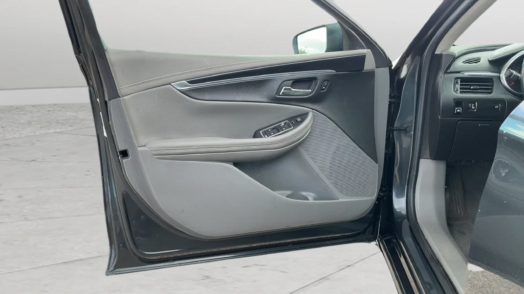 Used 2019 NIGHTFALL GRAY METALLIC Chevrolet LT image 17