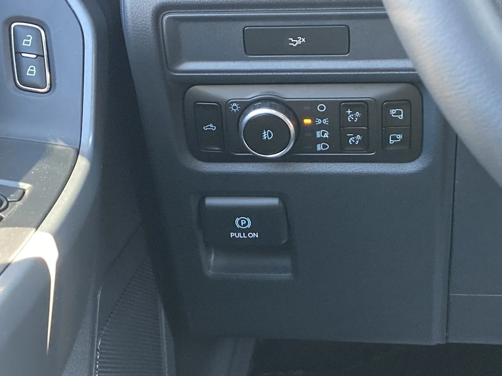 New 2026 Oxford White Ford XLT image 17
