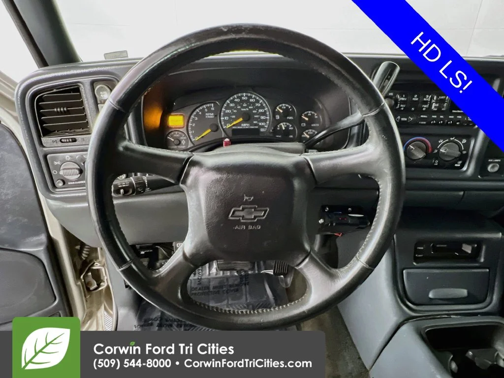 Used 2000 White Chevrolet LS image 7