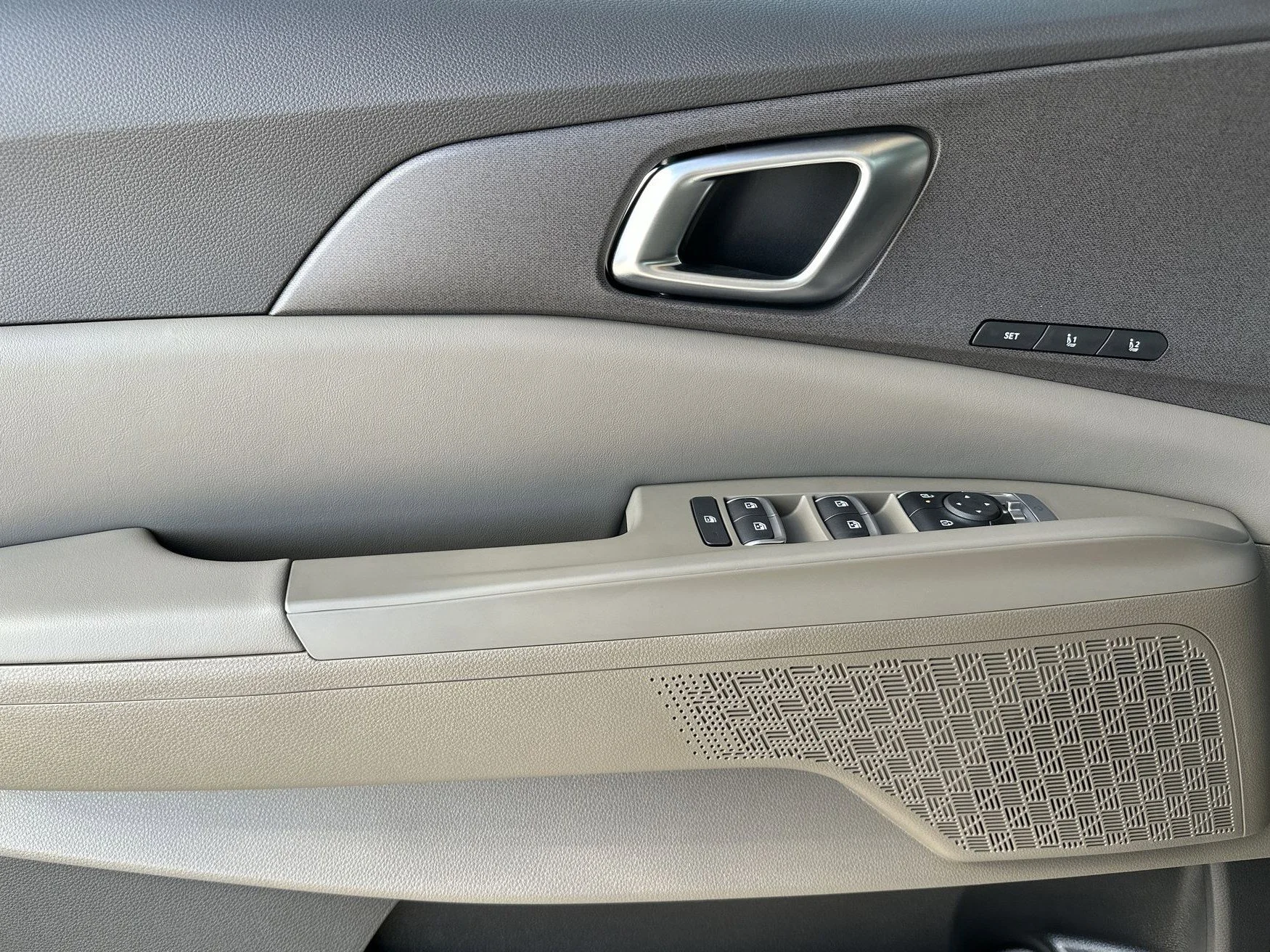 New 2026 Ivory Silver Kia EX image 27