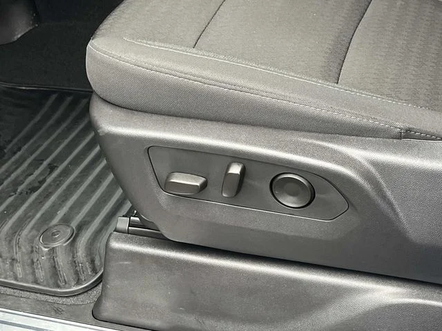 Used 2025 White Chevrolet LT image 26