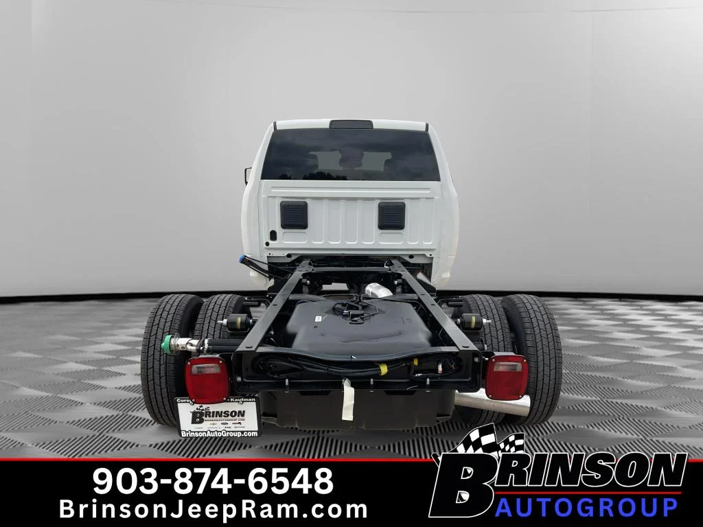 New 2026 Bright White Clear-Coat Exterior Paint RAM Tradesman image 4