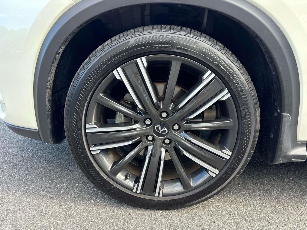 Used 2021 White INFINITI LUXE image 9