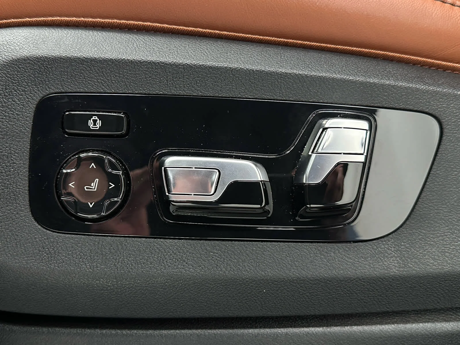 Used 2026 Brooklyn Grey Metallic BMW M60i image 12