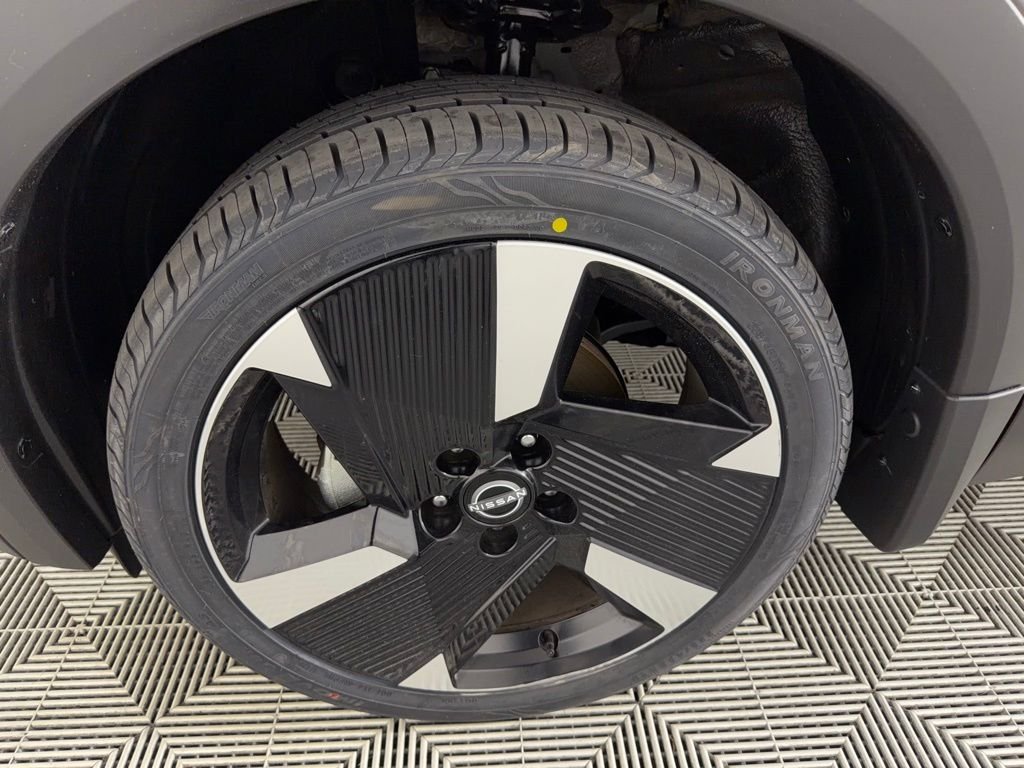 Used 2025 Gun Metallic Nissan SR image 12